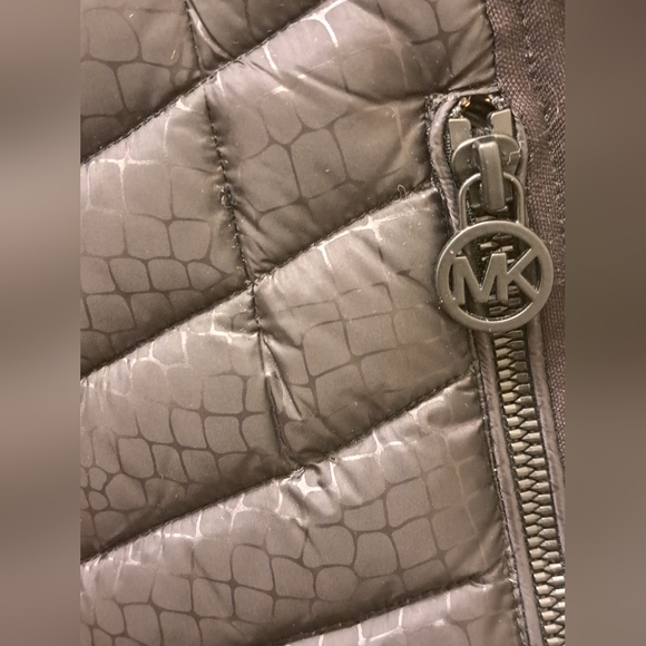 MICHAEL KORS Black Quilted Puffer Vest W/Faux Fur Trim, Removable Hoodie, Sz L - Picture 8 of 16